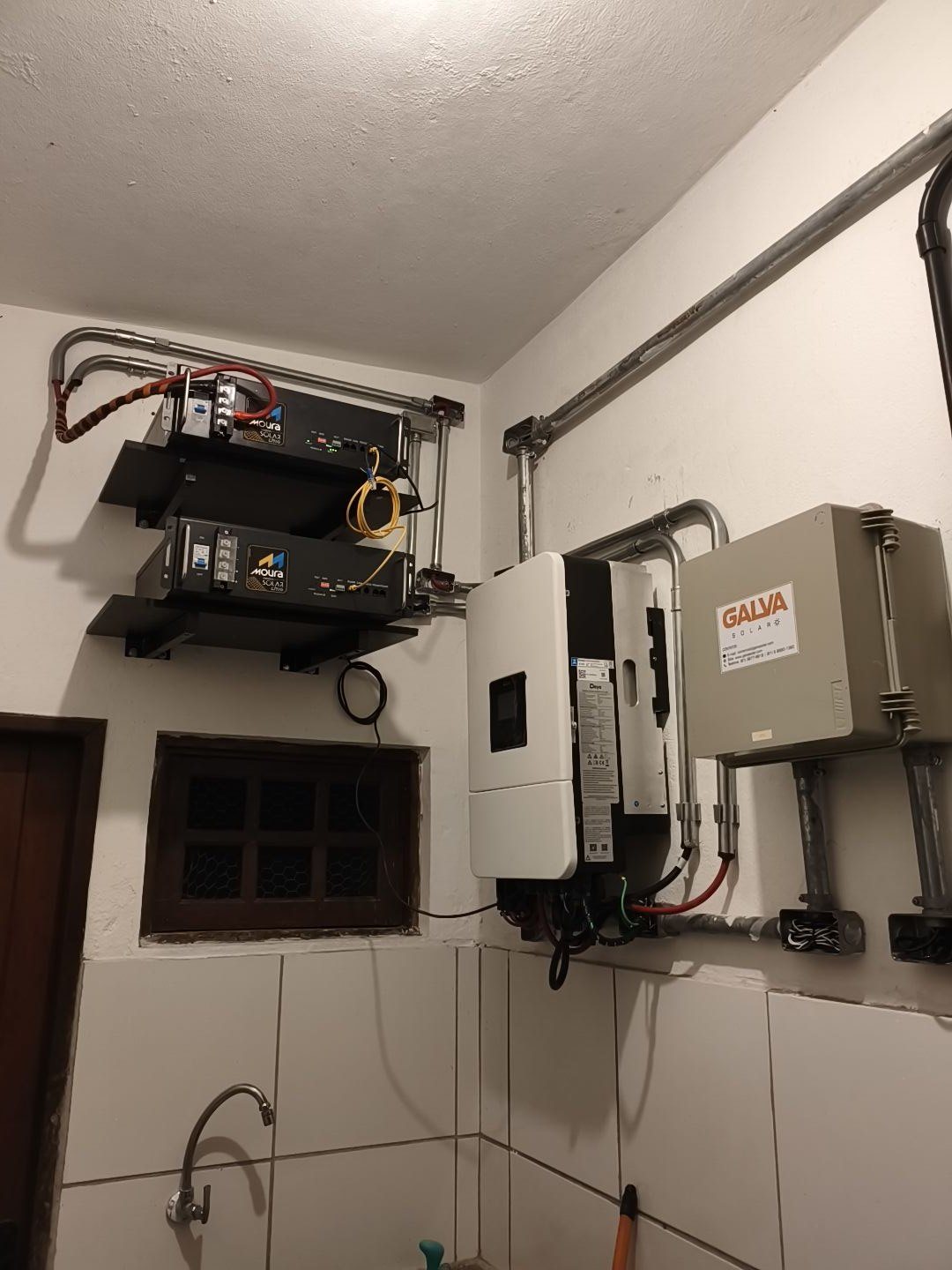 Sistema híbrido - solar + bateria de lítio